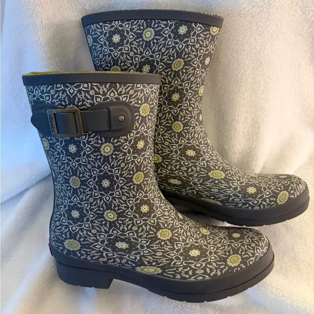 Gray Floral Pattern Rain Boots